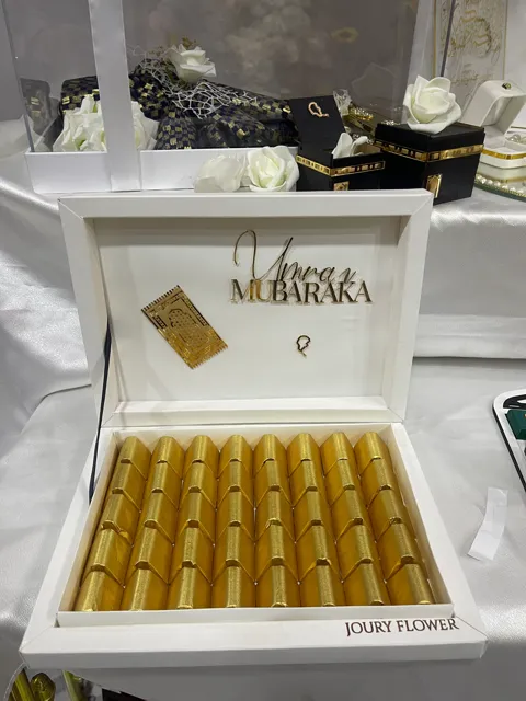 Coffret de chocolats dorés